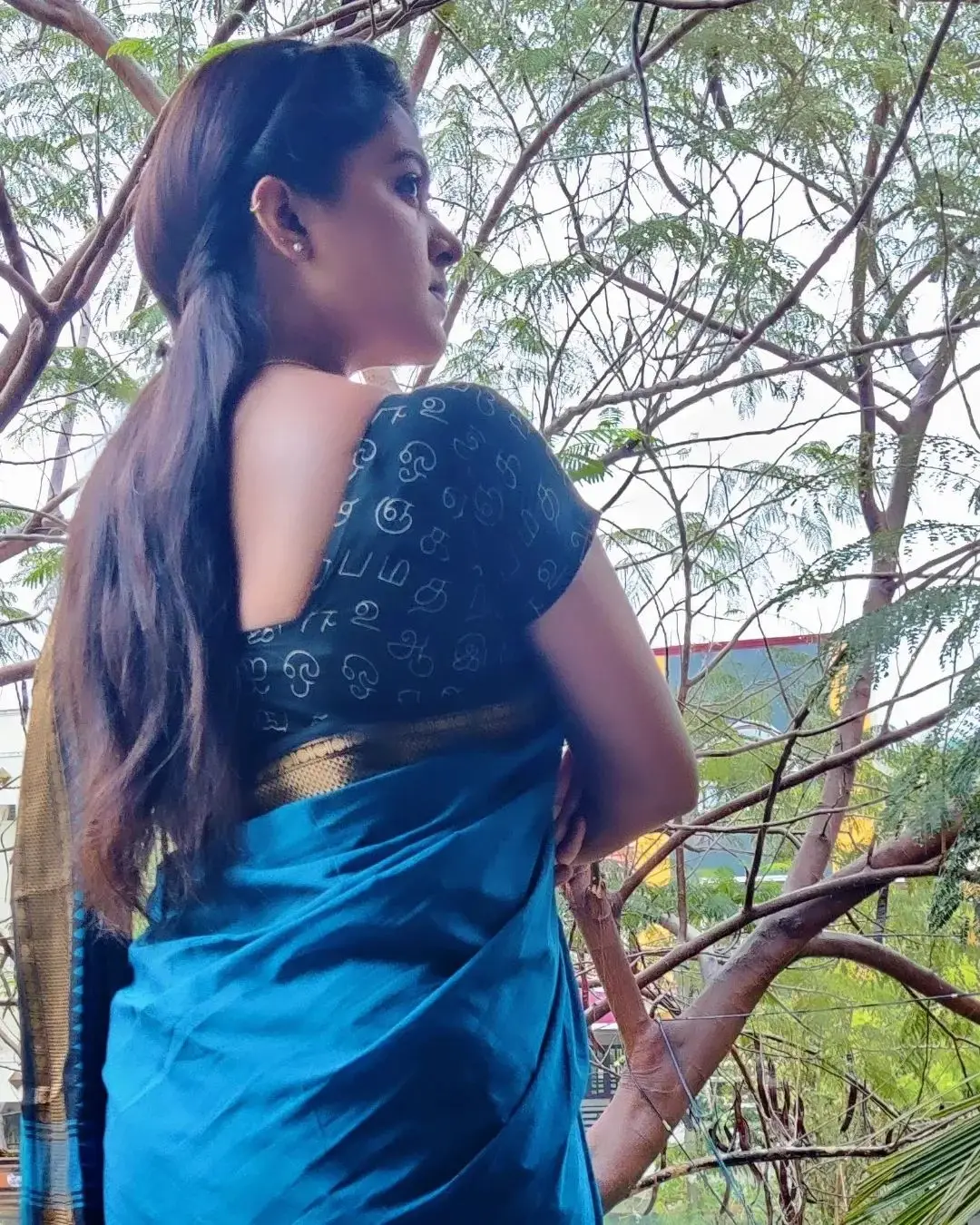 Tamil TV Actress Rachitha Mahalakshmi Photos In Blue Saree Blouse